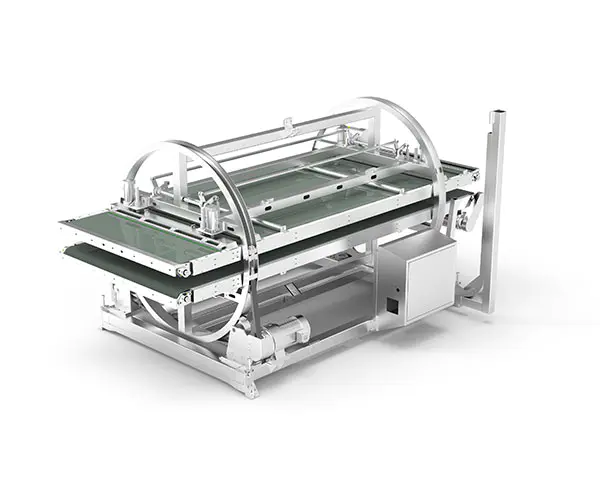 Stroj na prevracanie pásu